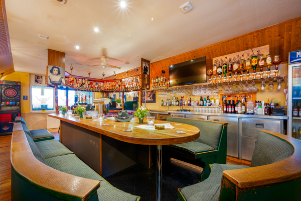 pitts_steakhouse_clubraum_01