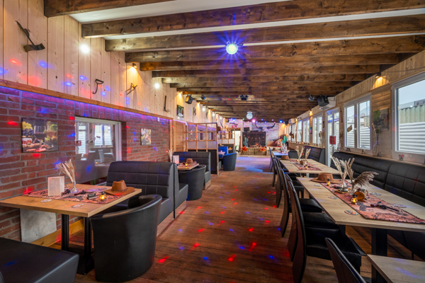 pitts_steakhouse_saloon_02